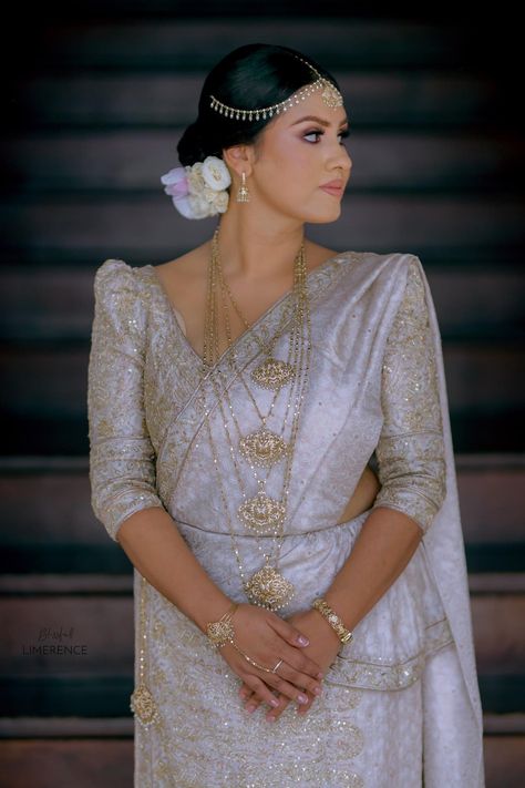 Elegant Kandiyan Bride Kandiyan Brides, Kandyan Bridesmaid, Kandyan Saree, Bridal Buns, Kandyan Brides, Wedding Posing, Bridal Bun, Dress Train, Dress Book