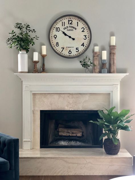 Cream Fireplace Decor, Fireplace Mantle Decor With Large Clock, Mantle Shelf Decorating Ideas, Clock On Mantle, Chimeneas Ideas, Mantle Decorating Ideas With Clock, Den Fireplace, Fireplace Bookcase, Farmhouse Mantle Decor