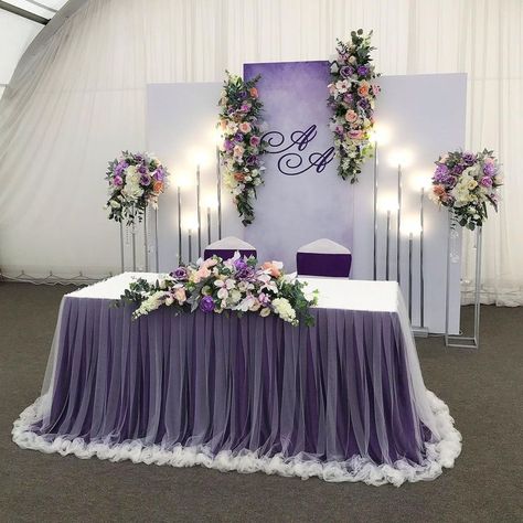 Flowers Head Table, Deco Violet, New Home Decor Ideas, Chic Home Decor Ideas, Brides Table, Wedding Theme Color Schemes, Bride Groom Table, Rusting Wedding, Head Table Wedding