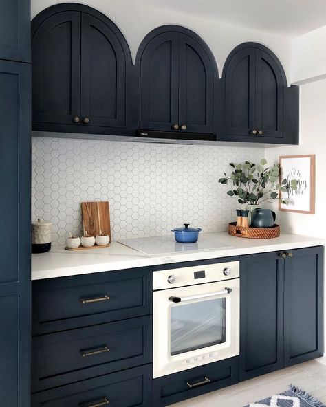 Instantly improve your kitchen space with fresh and chic cabinet ideas. Read on to find ideas to frame your kitchen cabinets in a new light. Nice Kitchens, Moroccan Kitchen, Classic Cabinets, Crazy Ideas, All White Kitchen, Bright Kitchens, Blue Cabinets, White Cabinetry, Blue Kitchens