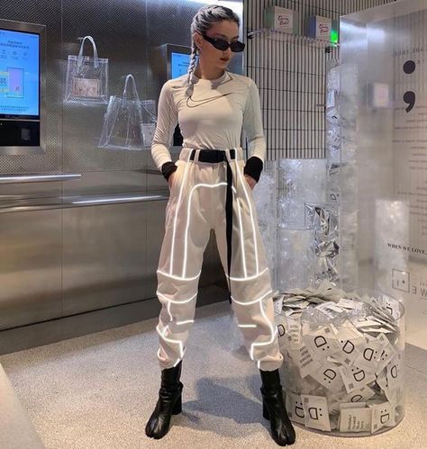 Nike Ambush, Hip Hop Cargo Pants, Looks Hip Hop, Cargo Pants Streetwear, Knitted Trousers, Women Cargo Pants, White Trousers, K Fashion, Casual Joggers