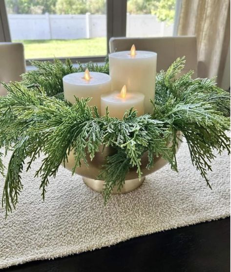 Landscaping Florida, Christmas Centerpieces Diy, Christmas Decor Inspiration, Christmas Arrangements, Wardrobe Design, Noel Christmas, Christmas Floral, Christmas Centerpieces, Christmas Table Decorations