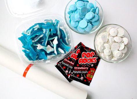 How to Make Shark Chocolate Bark Candy Ocean Theme Snacks, Shark Themed Food, Undersea Party, Shark Week Recipes, Chocolate Bark Candy, Jaws Party, Gummy Sharks, Shark Crafts, Shark Snacks