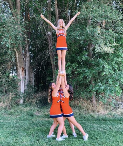 Stunt Group Pictures, Cheer Team Photos Group Pictures, Highschool Vibes, Cheerleading Squad Pictures, Pose Challenge, Competive Cheer Pictures, Cheer Extension Stunt, Cheer Pictures 3 People, Cheer Tips