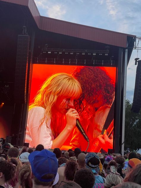 Taylor York Hayley Williams, Hayley And Taylor York, Taylor York And Hayley Williams, Hayley Williams Taylor York, Hayley Williams 2023, Bonnaroo 2023, Hayley Williams And Taylor York, Hayley Paramore, Taylor York