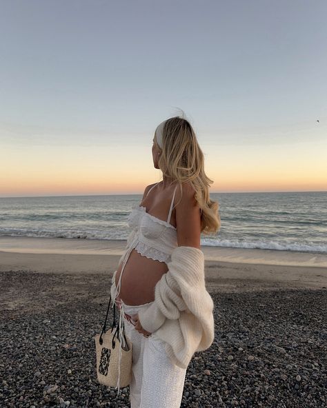 8 months with you 🤍 . . . #pregnancy #bump #bumpstyle #fall #8monthspregnant Maternity Resort Wear, 8 Weeks Pregnant Belly, 1 Month Pregnant Belly, 2 Months Pregnant Belly, Plus Size Maternity Photos, Pregnancy Twins, Aesthetic Motherhood, Twin Pregnancy Belly, Pregnancy Aesthetic