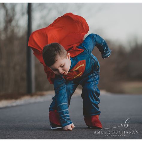 Superman Photoshoot, Super Hero Photography, Superman Kids Costume, Superhero Photoshoot, Superman Costumes, Mini Photo Sessions, Spooky Fall, Toddler Photography, Fall Family Pictures