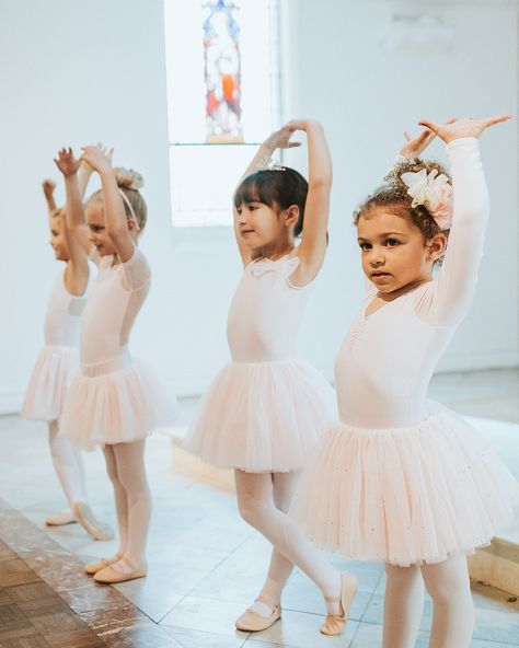 Dancers On Stage, Personality Pics, Children Dancing, Dance Photoshoot, Ballerina Kids, Toddler Ballet, Toddler Dance, Kids Ballet, Dance Photo Shoot