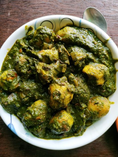 Aloo Palak Gravy | Potato Spinach Curry | Saag Aloo Easy Spinach Recipes, Aloo Palak, Potato Curry Recipe, Spinach Potato, Saag Aloo, Potato Spinach, Cooking Spinach, Spinach Curry, Curry Recipes Indian