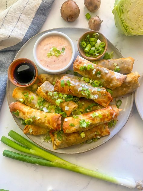 Crispy Vegan Tofu Egg Rolls With Sriracha Sauce — YouCare-SelfCare Tofu Egg Rolls, Tofu Rolls, Vegan Egg Rolls, Mushroom Rice, Vegan Tofu, Vegan Beans, Sriracha Sauce, Vegan Appetizers, Bean Curd