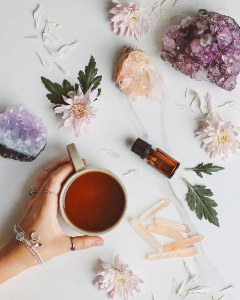 Flatlay Makeup, Flat Lay Inspiration, Crystal Photography, Organic Recipes Healthy, Flat Lay Photos, Health Skin Care, Flatlay Styling, Flat Lay Photography, Doterra Oils