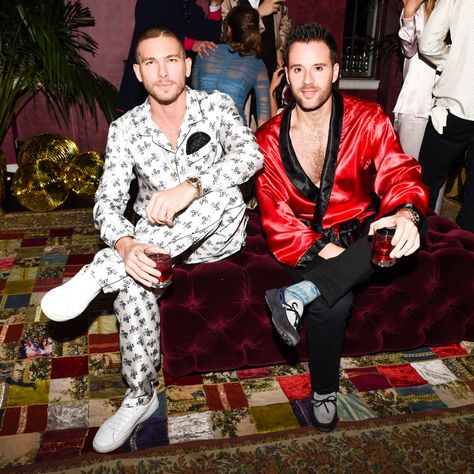 How Should One Feel About This Celebrity PJ Party? Party Outfit Male, Pj Party Outfit, Pajama Party Grown Up, Pajama Party Outfit Ideas, Adult Pajamas Party, Outfit Ideas For Guys, Pajama Party Outfit, Pjs Party, Outfits Guys