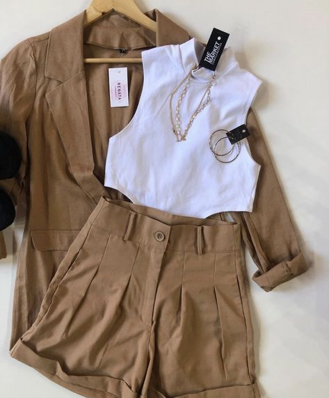 Safari Outfits, Honeymoon Outfits, Outfit Mujer, High Fashion Outfits, Holiday Looks, Japan Fashion, Kurti Designs, Look Fashion, Minimalist Fashion