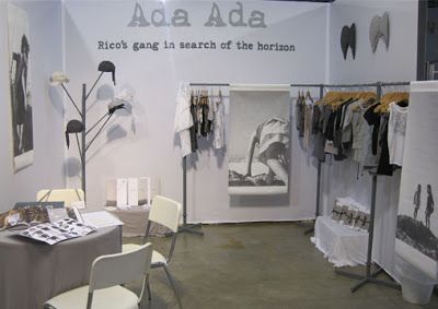 Bazaar Booth Ideas Clothes, Trade Show Booth Ideas Display, Popup Setup, Bazaar Design, Bazaar Booth, Clothing Booth Display, Booth Decor, Fashion Displays, Store Design Boutique