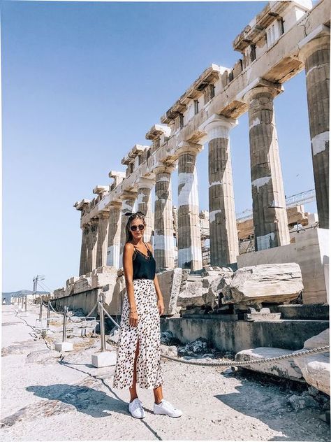 #outfit #europa #verano Journal Tattoo, Greece Travel Outfits, European Travel Outfit, Greece Outfit, Greece Travel Guide, Greece Vacation, Europe Outfits, Italy Outfits, Travel Outfit Summer