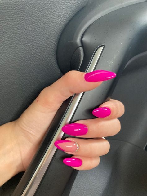 Magenta Almond Nails, Fucsia Nails Design, Fucsia Nails, Nails Rosa, Ballerina Nails Shape, Pink Black Nails, Fruit Nail Art, Wow Nails, Short Gel Nails