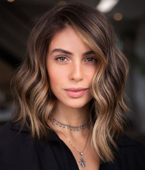 Shoulder Length Haircuts, Textured Haircut, Oval Face Haircuts, Oval Face Hairstyles, Wavy Haircuts, Oval Face, Shoulder Length Hair Cuts, Haircuts For Medium Hair, Hair Color Highlights