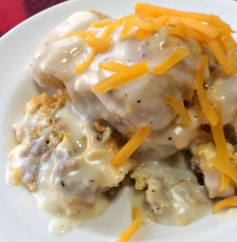 Easy Crockpot Biscuits and Gravy like Grandma made but in the slow cooker. Biscuits And Gravy Crockpot, Easy Biscuits And Gravy, Breakfast Crockpot, Easy Biscuits, Biscuits And Gravy Casserole, Crockpot Breakfast Casserole, Breakfast Crockpot Recipes, Slow Cooker Breakfast, Crockpot Casserole