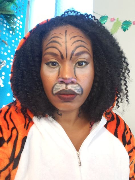 Quick tiger face Tiger Makeup, Tiger Face, Up Halloween, Face Paint, Carnival Face Paint, Carnival, Halloween, Makeup