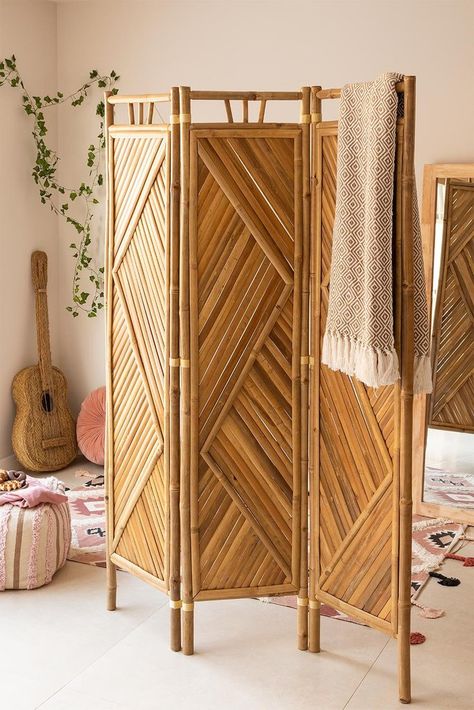 Bamboo Bedroom, Bamboo Diy, Bamboo Room Divider, Outdoor Restaurant Design, Modern Room Divider, Bamboo Architecture, Bamboo Decor, Woodworking Basics, Amazing Woodworking