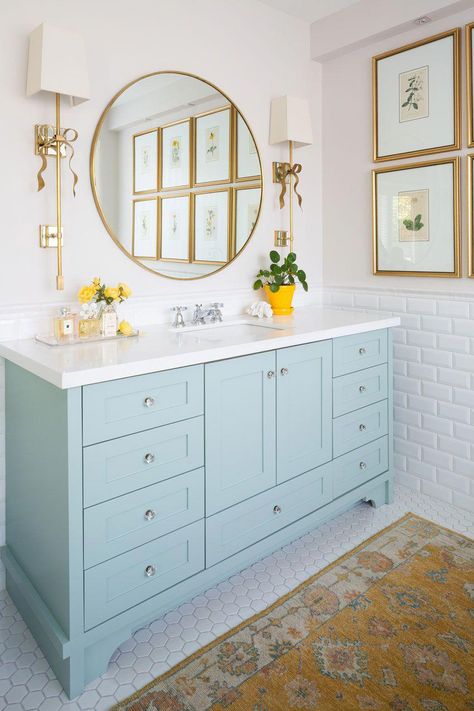 Classic White Bathrooms, Tub Bathroom, Master Ensuite, Bad Inspiration, Girls Bathroom, Small Bathroom Remodel, Beautiful Bathrooms, White Bathroom, Kids' Bathroom