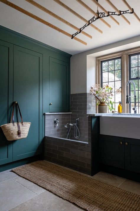 How Do Our Pets Influence Our Home Renovations? | Houzz UK Boot Room Ideas Dog Wash, Farm Utility Room, Boot Utility Room, Boot Room Utility Dog Wash, Utility Room Garage, Utility Room For Dogs, Utility Room Pulley, Shower In Mudroom, Country House Boot Room