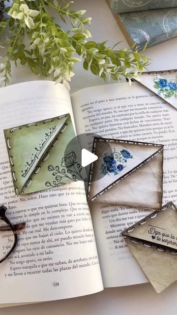 Crafts For Seniors, Book Markers, Collage Paper, Junk Journal, Paper Art, Book Art, Decoupage, Markers, Mixed Media