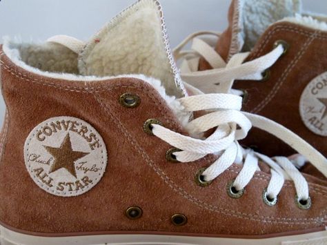 Im not really into Converse, but these brown, suede, shearling-lined sneakers are pretty cool. Winter Converse Shoes, Fuzzy Converse, Coloured Converse, Winter Converse, Converse Winter, Converse Allstars, Suede Converse, Converse Brown, Jessica Lee