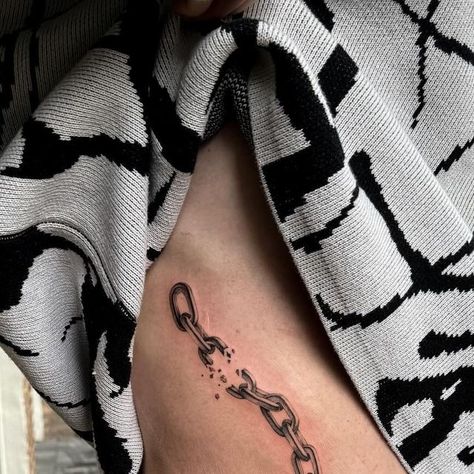 Carolina Hüskens on Instagram: "♡ Breaking chains ♡  #stomachtattoo#fineline#chainstattoo" Chain Around Arm Tattoo, Chain Breaker Tattoo, Breaking Chains Tattoo, Breaking Chains, Chain Tattoo, Tattoo Concepts, Tattoo Board, Elegant Tattoos, Ankle Tattoo