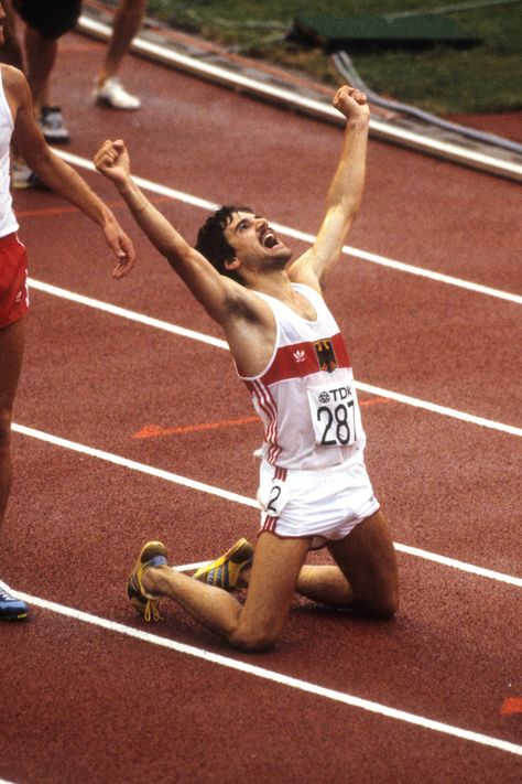 Patriz Ilg (FRG) 🥇 3000m steeplechase • 1983 IAAF World Championships (Helsinki) 3000m, Body Reference, Action Poses, Photography Projects, Vintage Sports, 100m, World Championship, Helsinki, Human Body