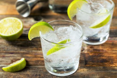 Drinks Made With Tequila, Ranch Water Recipe, Best Gin And Tonic, Virgin Cocktails, Low Calorie Cocktails, Vodka Soda, Pink Gin, Fizzy Drink, Tonic Water