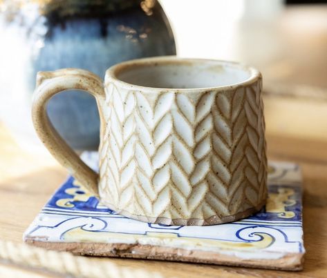 Pottery Carved Designs, Mug Designs Pottery, Throw Pottery Ideas, Pottery Coasters Ideas, Carved Mugs Pottery, Pottery Trimming Ideas, Ceramic Throwing Ideas, Round Mug, Carving Pottery Ideas