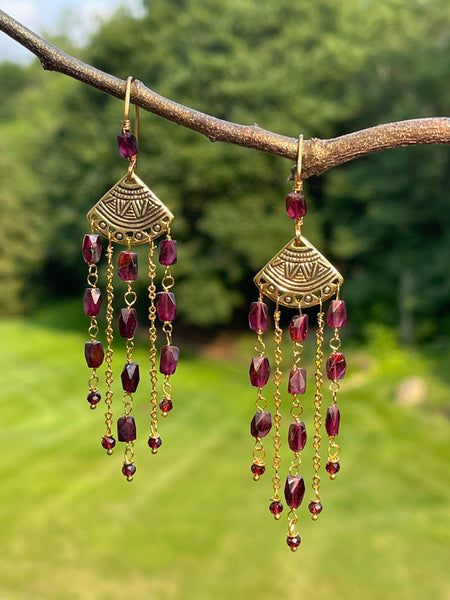 Earring Frame, Boho Chic Earrings, Crystal Hoop Earrings, Chic Earrings, Earrings Inspiration, Handmade Wire Jewelry, Homemade Jewelry, Garnet Earrings, Funky Jewelry