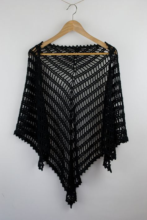 crochet shawl triangular bamboo black fall wrap por annerstreet Black Crochet Shawl, Fall Wraps, Crochet Lace Shawl, Crochet Women, شال كروشيه, Black Shawl, Shawl Crochet, Poncho Shawl, Crochet Lace Pattern