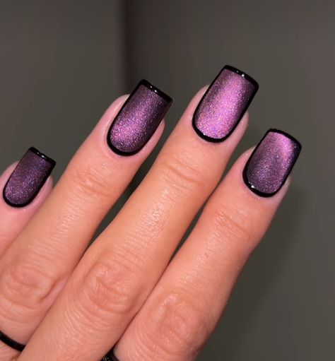 Dark Short Nails Gel, Purple Nails With Design Ideas, Purple And Silver Nail Ideas, Black And Purple Short Nails, Deep Purple Nail Ideas, Black Cat Eye Nail Ideas, Dark Purple Cat Eye Nails, Black Nail Ideas Acrylic Coffin, Black Cats Eye Nails