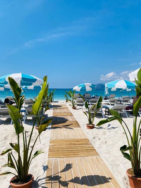 Cannes Beach, Beach Color, Holiday Mood, Beach Design, Summer Memories, Beautiful Places In The World, Beach Vibe, Good Vibes Only, Beach Club