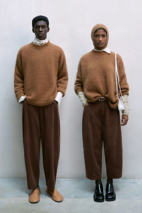 Corduroy Baggy Pants, Brown Pants Outfit, Corduroy Pants Outfit, Carrot Pants, Winter Pants Outfit, Mohair Scarf, Everyday Pants, Brown Trousers, Camel Sweaters