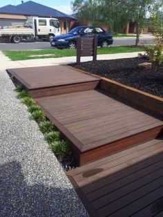 Front decking Deck Entrance Ideas, House Entrance Steps, Entrance Steps, Merbau Decking, Front Door Steps, Modern Front Yard, Patio Steps, Deck Steps, Garden Stairs