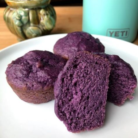 These muffins get their vibrant color from purple sweet potatoes and a little ube extract.  They are moist and are great for a quick breakfast! Purple Yam Muffins, Purple Sweet Potato Muffins, Purple Sweet Potato Cake, Purple Sweet Potato Bread, Purple Muffins, Purple Sweet Potato Recipes, Purple Yams, Ube Recipe, Ube Desserts