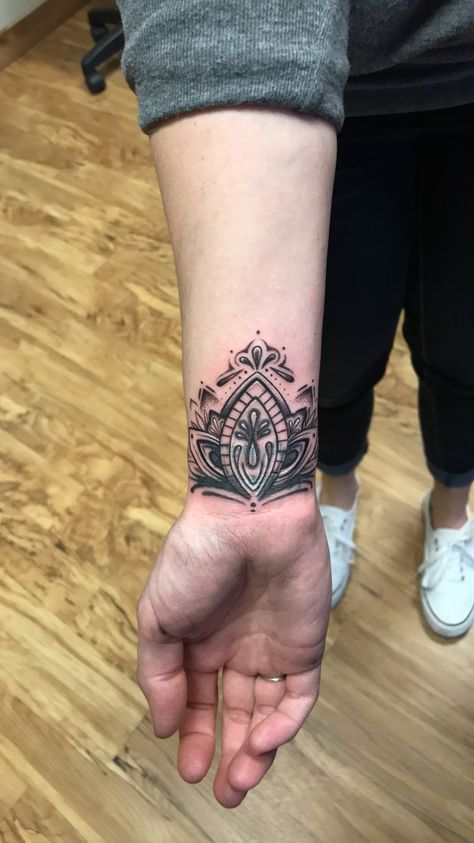 Bohemian wrist tattoo cover up Tattoo Ideas Female Cover Up Arm, Cover Up Tattoo Ideas Female For Women, Coverup Wrist Tattoos For Women, Ink Poisoning, Cute Shoulder Tattoos, Cover Up Tattoos For Men, Cover Tattoos, Cover Up Tattoos For Women, Best Cover Up Tattoos