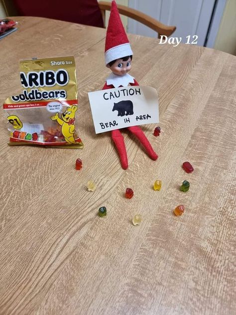 100 Hilarious Elf on the Shelf Ideas for you to copy - Hike n Dip Napkin Folding Ideas, Funny Elf On The Shelf, Thanksgiving Aesthetic, Easy Elf On The Shelf, Elf Ideas Easy, Paper Napkin Folding, Elf Games, Napkin Folds, Folding Ideas