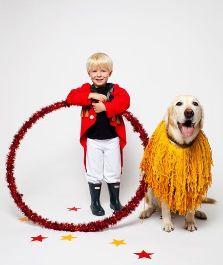 Even if you’ve waited until the last minute, there's still plenty of time to make simple Halloween costumes out of items you already have in your home. Lion Tamer Costume, Hippie Costume Halloween, Boy And His Dog, Lion Tamer, Easy Diy Costumes, Lion Costume, Hippie Look, Last Minute Halloween Costumes, Circus Theme