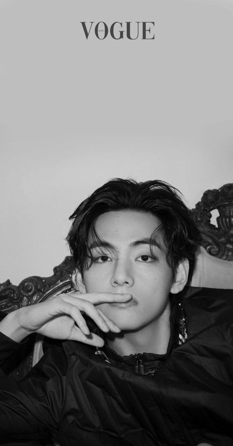 Taehyung Vogue Wallpaper, Taehyung Black And White, Taehyung Vogue, Vogue Wallpaper, V Model, Korean Drama Quotes, Photography Poses For Men, Male Poses, V Taehyung