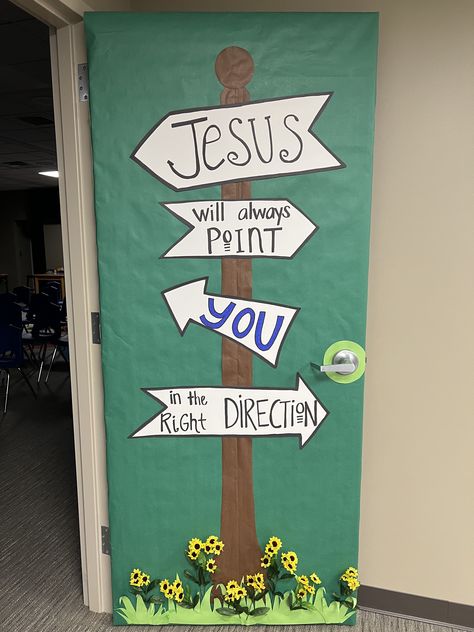 Christian Poster Board Ideas, Sabbath School Room Decor, Private Christian School Classroom, Sunday School Room Design, God Bulletin Board Ideas, Spiritual Bulletin Board Ideas, Bible Class Door Decorations, Church Preschool Bulletin Boards, Kids Church Classroom Decor Room Ideas