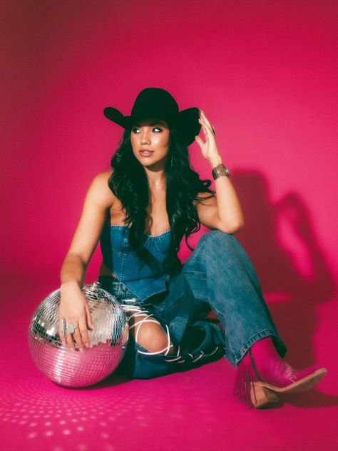 Cowgirl Photoshoot Ideas Studio, Space Cowgirl Photoshoot, Cowgirl Studio Photoshoot, Disco Cowgirl Photoshoot, Western Fashion Photoshoot, Cowgirl Shoot, Oc Hair, Indoor Shoot, Cowgirl Photoshoot