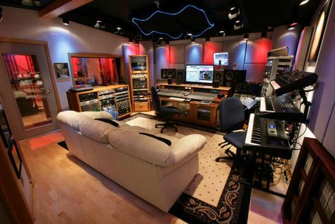 Music Studio Room Luxury, Music Room Design, Recording Studio Setup, Music Recording Studio, Home Music Rooms, Home Studio Ideas, Sound Room, Studio Layout, Recording Studio Design