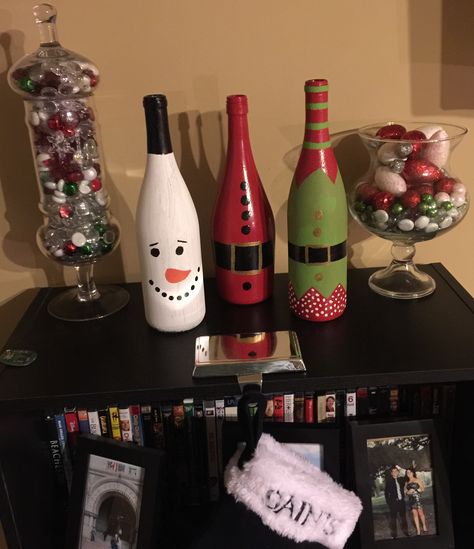 Painted wine bottles - snowman, Santa, & elf Recycled Wine Bottles, Christmas Wine Bottles, Santa Elf, Wine Bottle Art, Painted Wine Bottles, Diy And Crafts Sewing, Glass Bottle Crafts, Wine Bottle Crafts, Christmas Wine