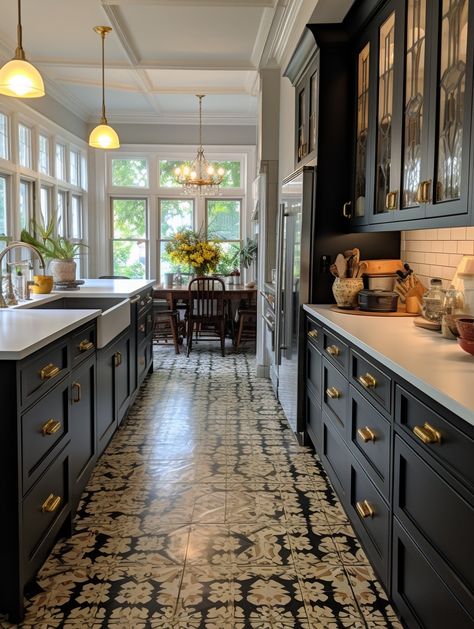 Small Victorian Kitchen, Luxurious Kitchens, Tudor Kitchen, Old World Kitchens, Victorian Kitchen, Kitchen Concepts, Kitchen Redo, Black White Gold, Black Kitchens