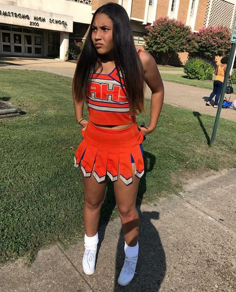 follow me for more wavy pins @bartierbrii💗 Skirt Outfits School, Cheerleading Tips, Cheerleader Uniforms, Black Cheerleaders, Cheerleader Outfit, Sport Skirt, Cheer Poses, Jessica Brown, Braids Ideas