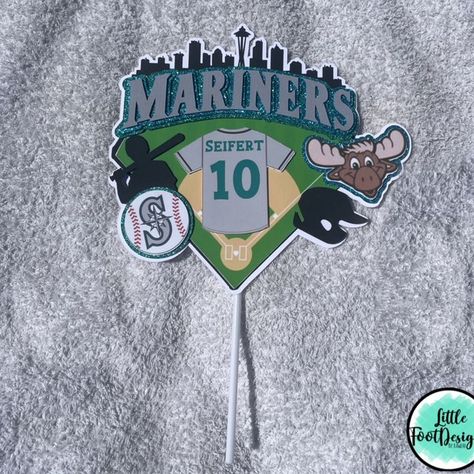 Seattle Mariners 3D Cake Topper amazing cake topper for any sports party or birthday! These cake toppers are handmade with love out of high-quality material. *Personalize with the name/age* - White stick - Cake Topper size "8.009 H x " 8.823W - *The dimension can vary depending on the name* - Material: Matte Cardstock, Glitter Cardstock, White Straw #mariners #seattle #seattlemariners #NLB #washington 3d Cake Toppers, Character Images, Amazing Cake, 3d Cake, Glitter Cake Topper, Sports Party, Glitter Cake, Glitter Cardstock, Seattle Mariners